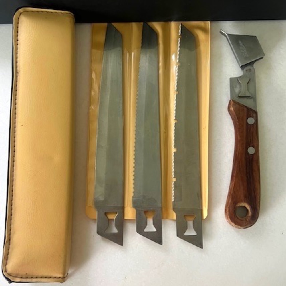 VINTAGE COMPLETE KAYCUT KNIFE SET - WITH CASE